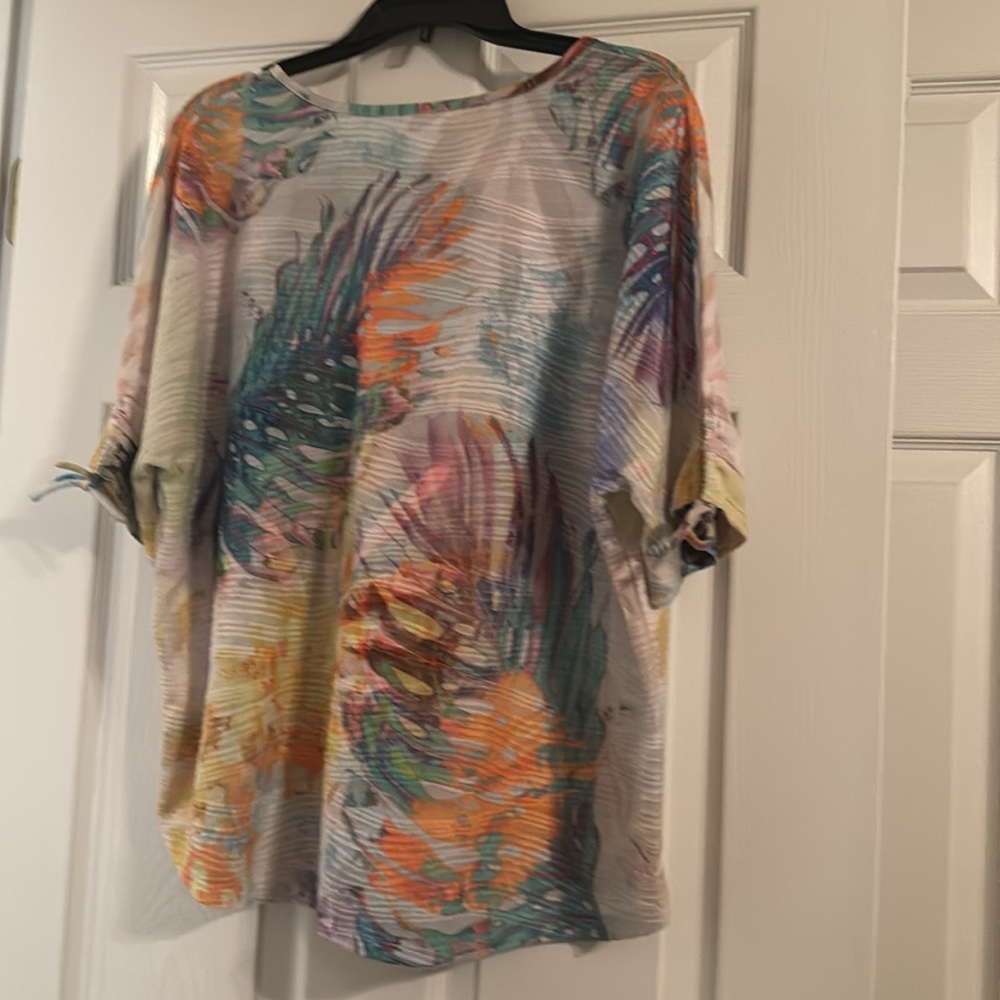 *Colorful Abstract Women's Top - Picture 2 of 3